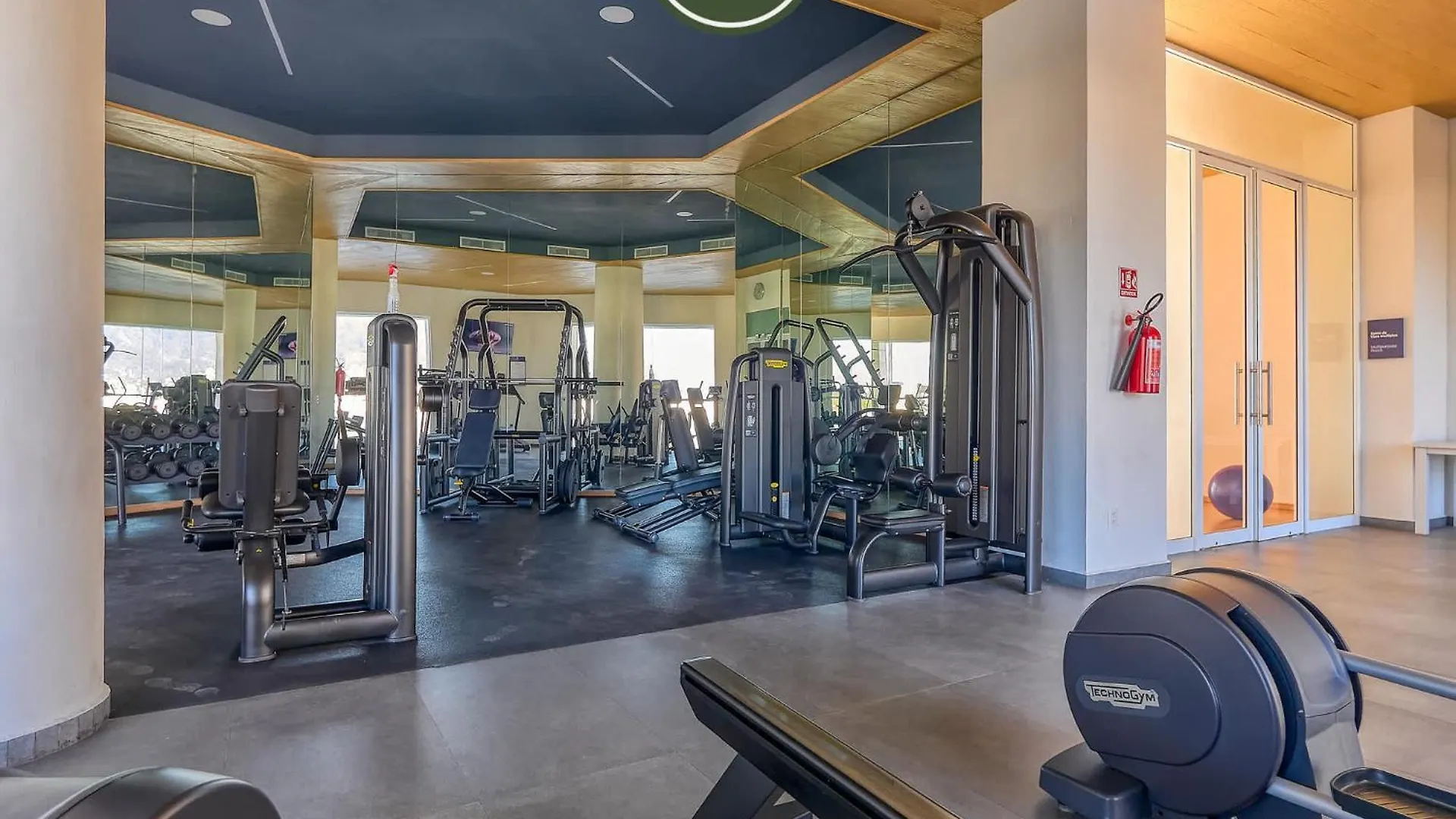 Luxury Oceanfront Studio - Beach - Pools - Gym Puerto Vallarta
