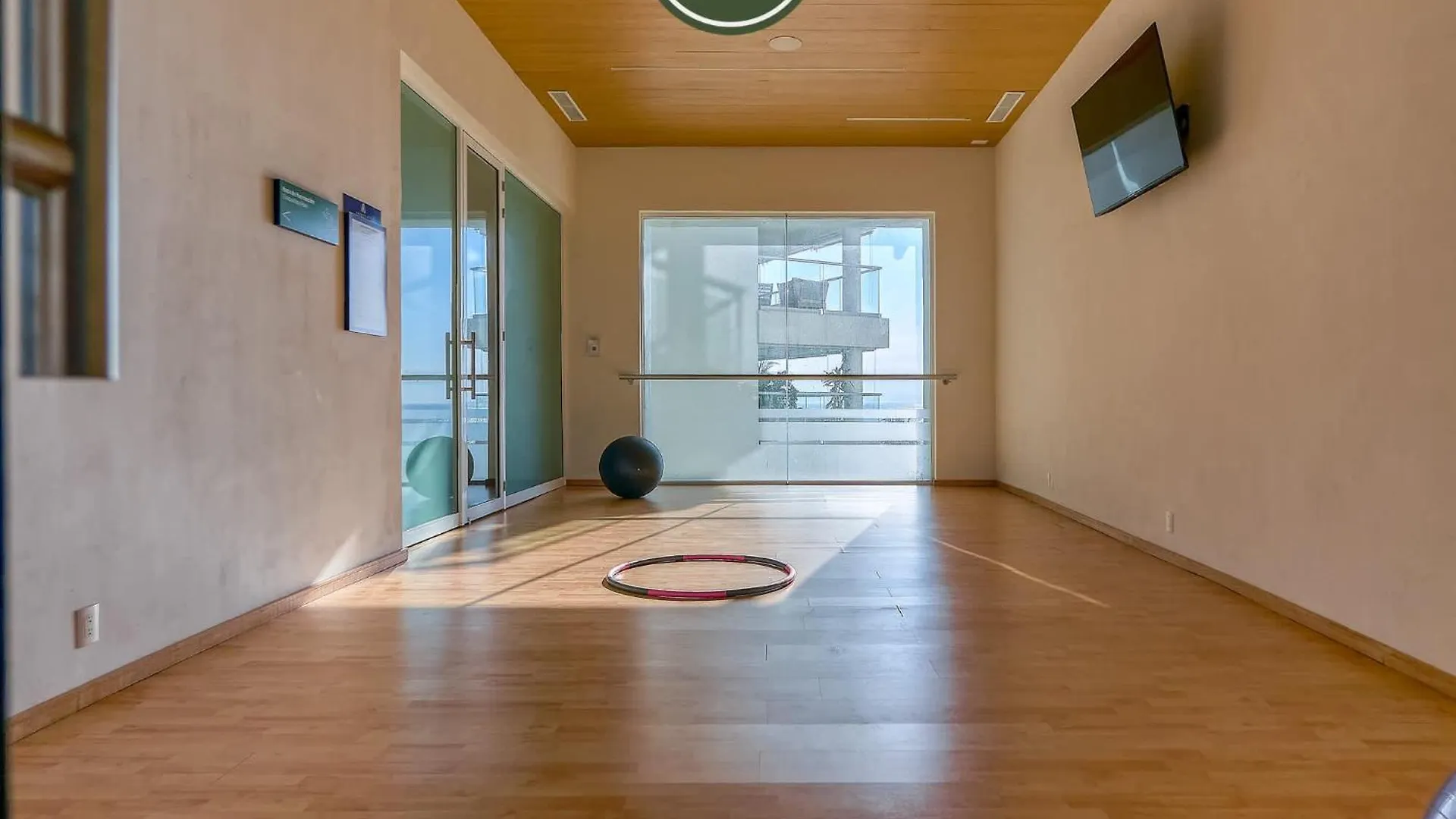 Luxury Oceanfront Studio - Beach - Pools - Gym Puerto Vallarta Mexico