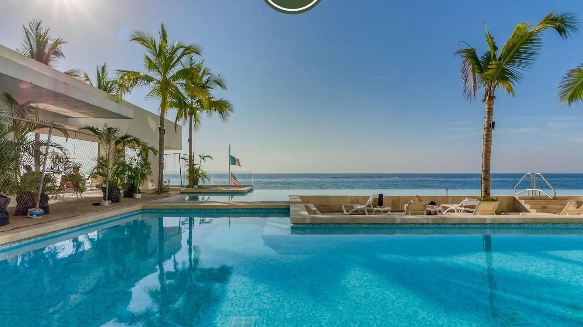 Luxury Oceanfront Studio - Beach - Pools - Gym Puerto Vallarta