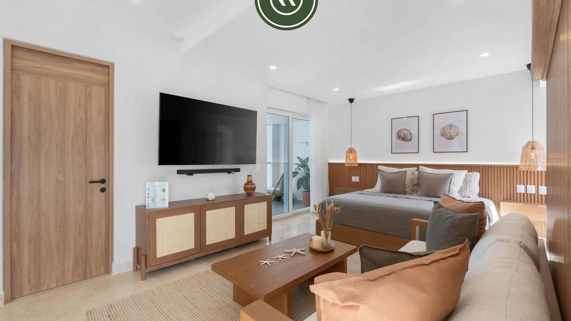 Luxury Oceanfront Studio - Beach - Pools - Gym Puerto Vallarta Apartment