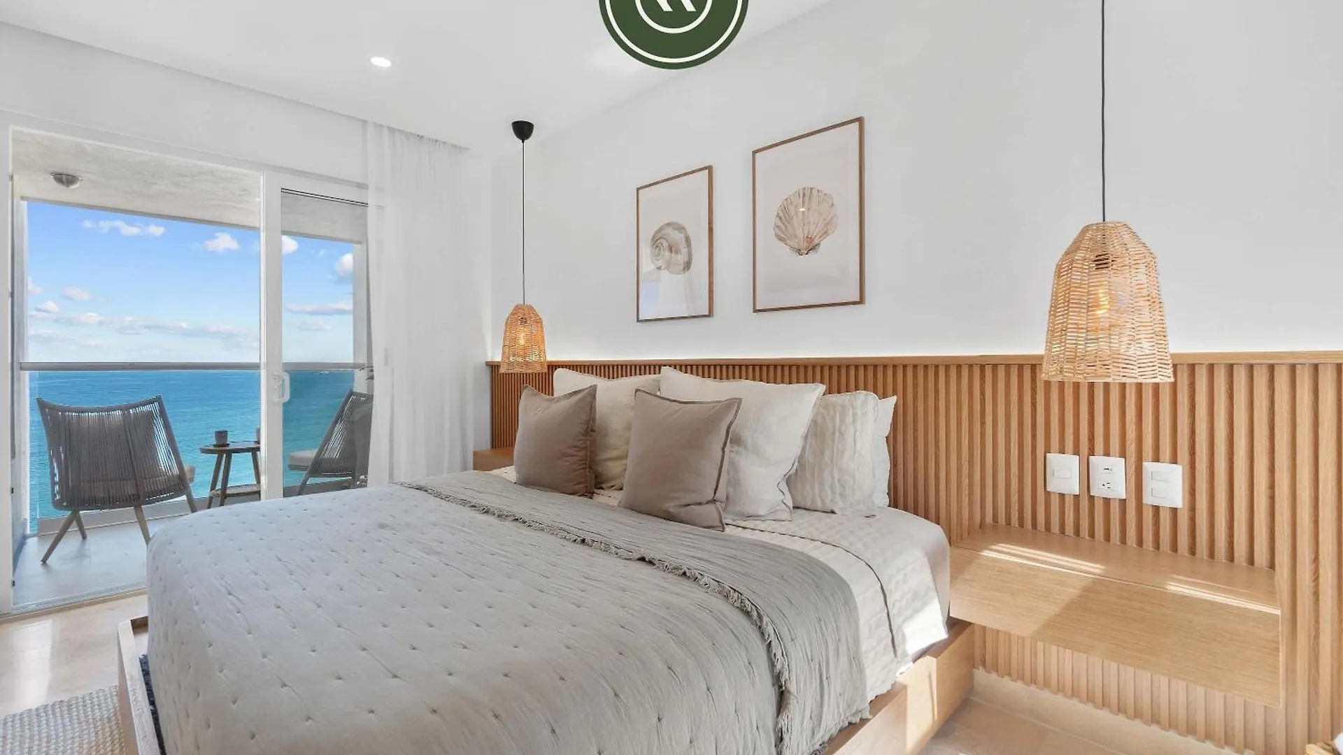 Luxury Oceanfront Studio - Beach - Pools - Gym Puerto Vallarta Apartment