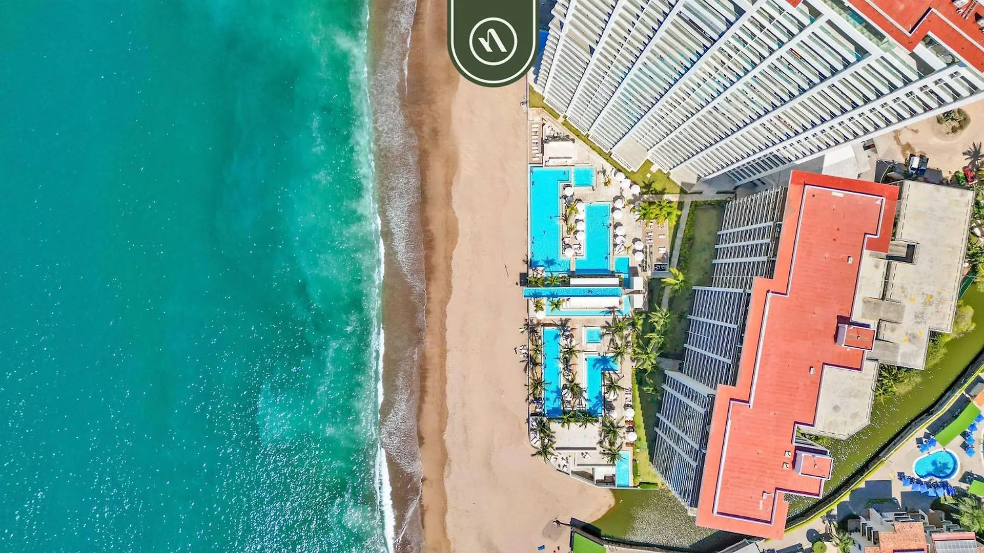 Luxury Oceanfront Studio - Beach - Pools - Gym Puerto Vallarta