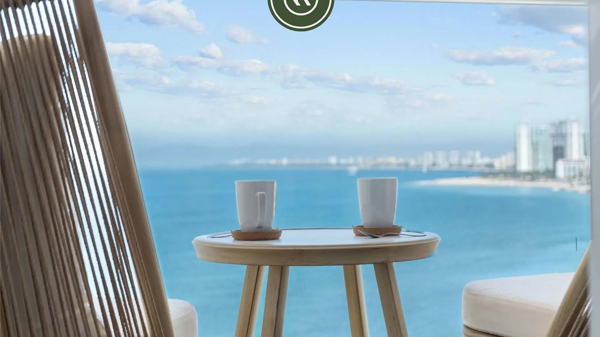 Luxury Oceanfront Studio - Beach - Pools - Gym Puerto Vallarta