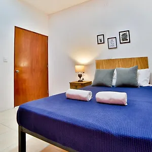  Hostel Ten To Ten